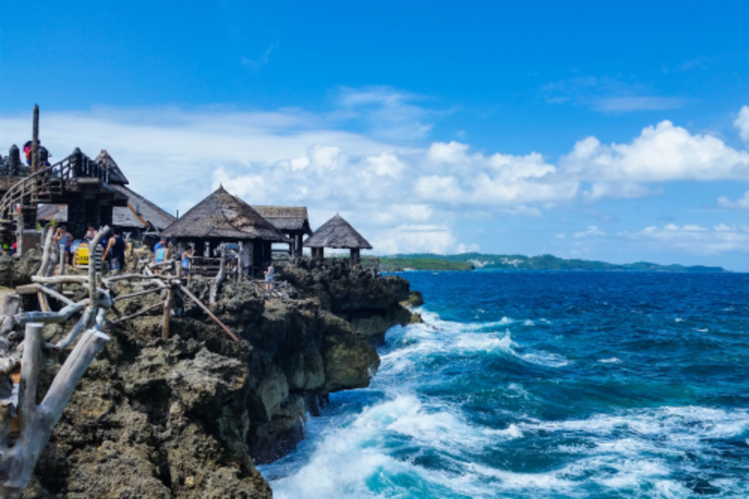Being in the Philippines a country filled with more than 7,000 islands, I could not think of better way to spend an afternoon than hopping between two islands that are just a short boat ride away.